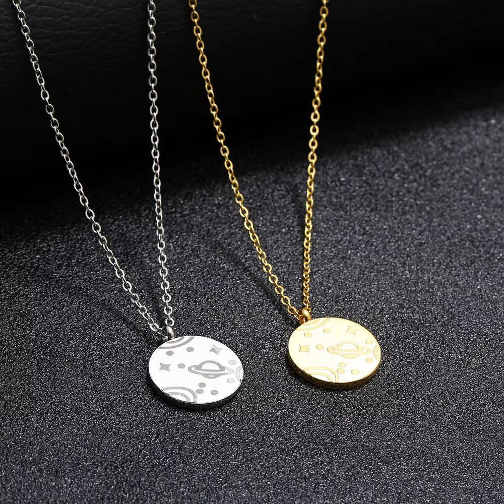 Coin Necklace Delicate - Collier pendentif de voyage en acier