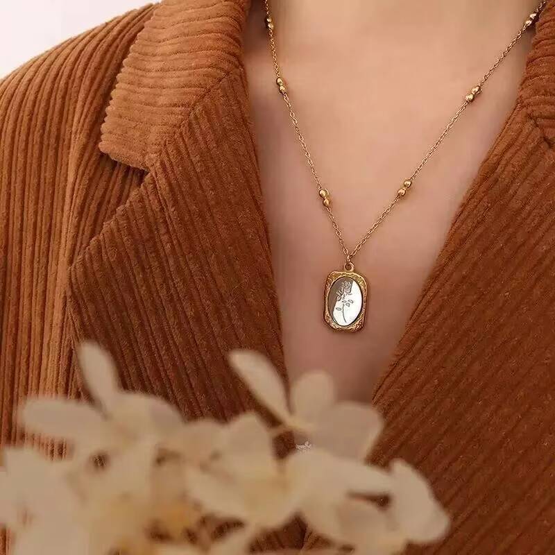 Coin Necklace Delicate - Collier pendentif en acier inoxydable pour