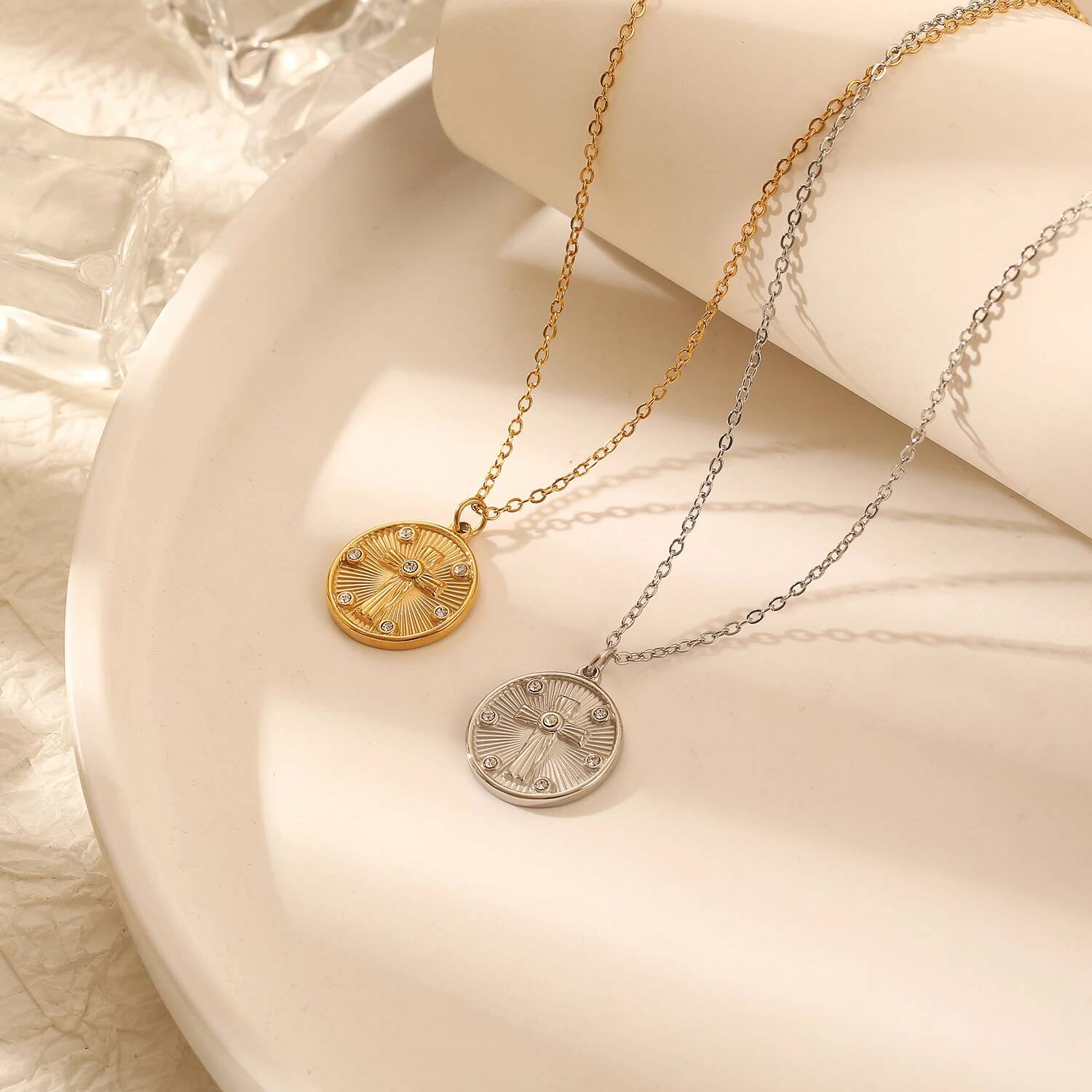Collier avec pendentif en pier - Coin Necklace Delicate avis et prix