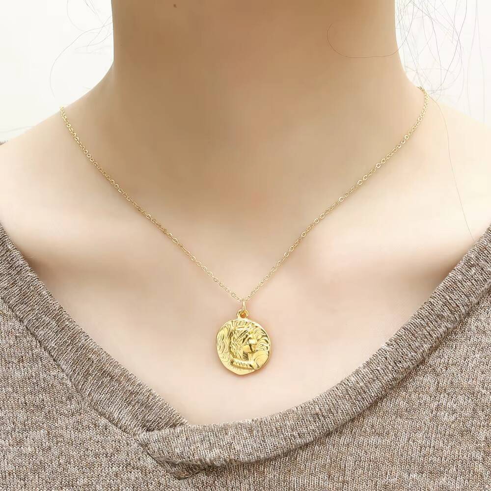Chaîne de Portrait de la reine - Coin Necklace Delicate avis et prix