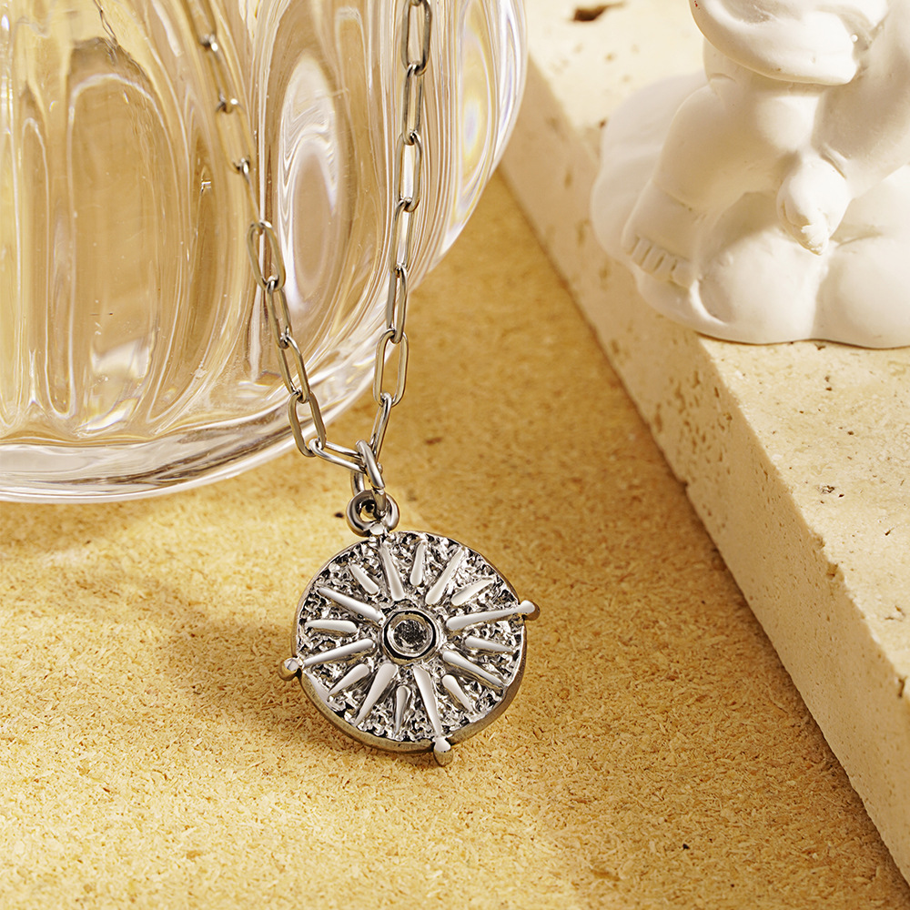 Collier pendentif rond en acie - Coin Necklace Delicate avis et prix