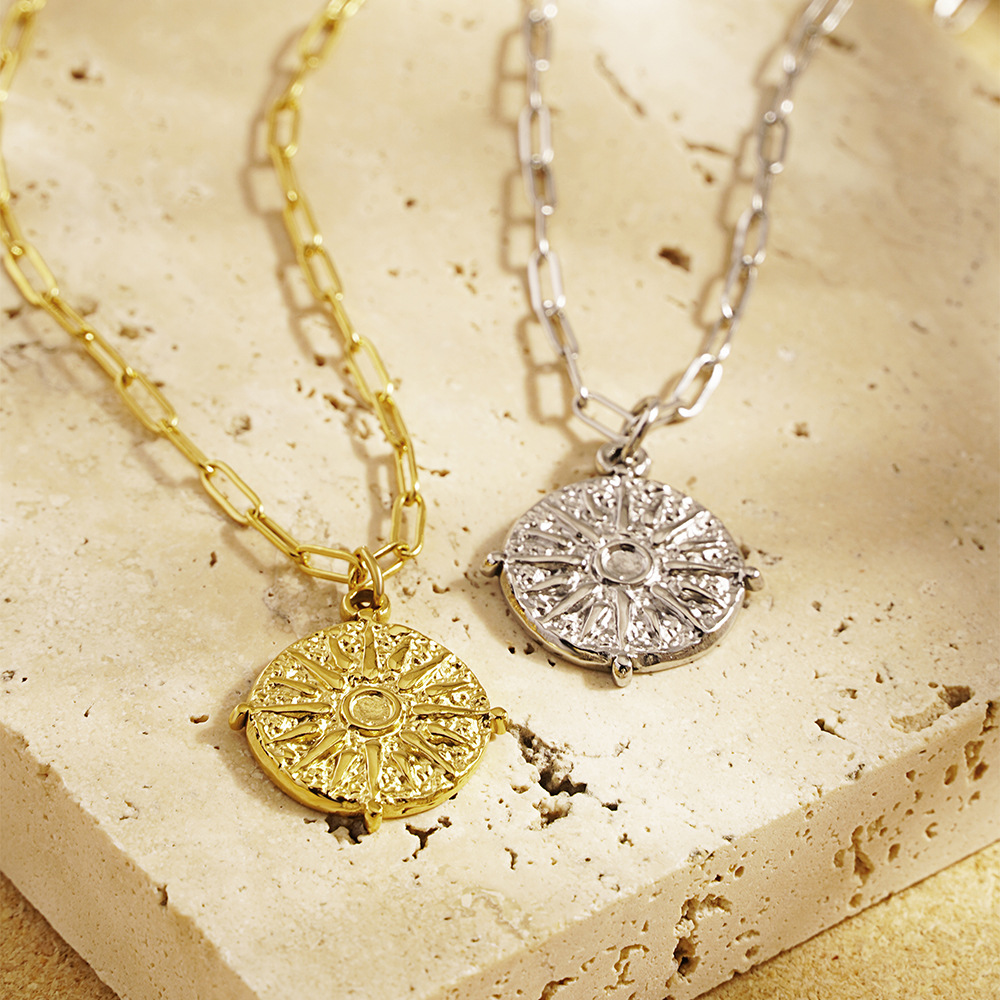 Collier pendentif rond en acie - Coin Necklace Delicate avis et prix