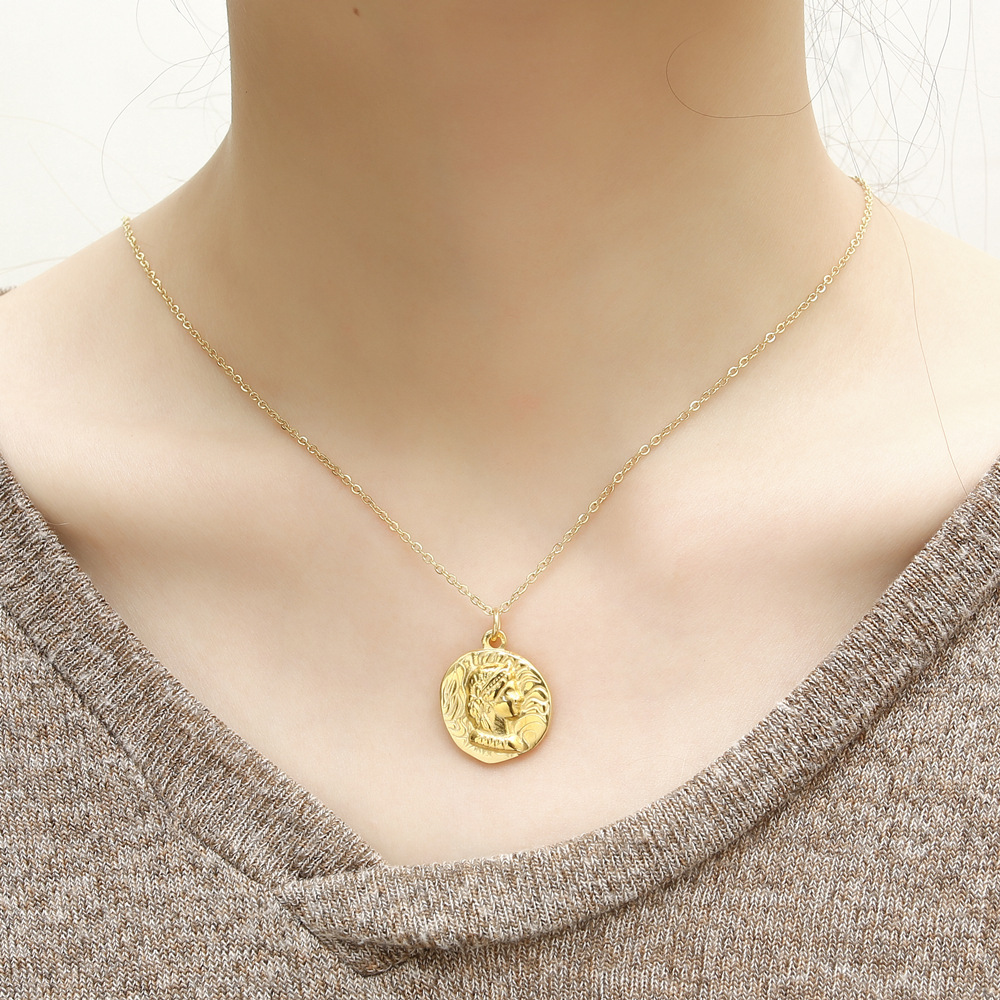 Chaîne de Portrait de la reine - Coin Necklace Delicate avis et prix