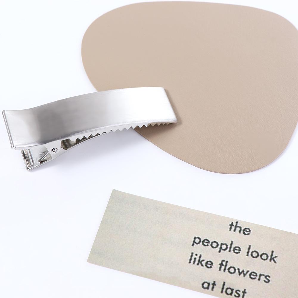 Barrettes, pinces à franges, a - Women Accessories Drawing avis et prix